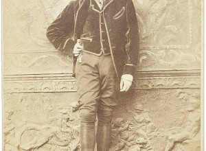 • Portrait of Oscar Wilde by the famous New York photographer Sarony taken in 1882