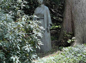 Penelope Jencks' statue of Margaret Fuller in situ pre-restoration